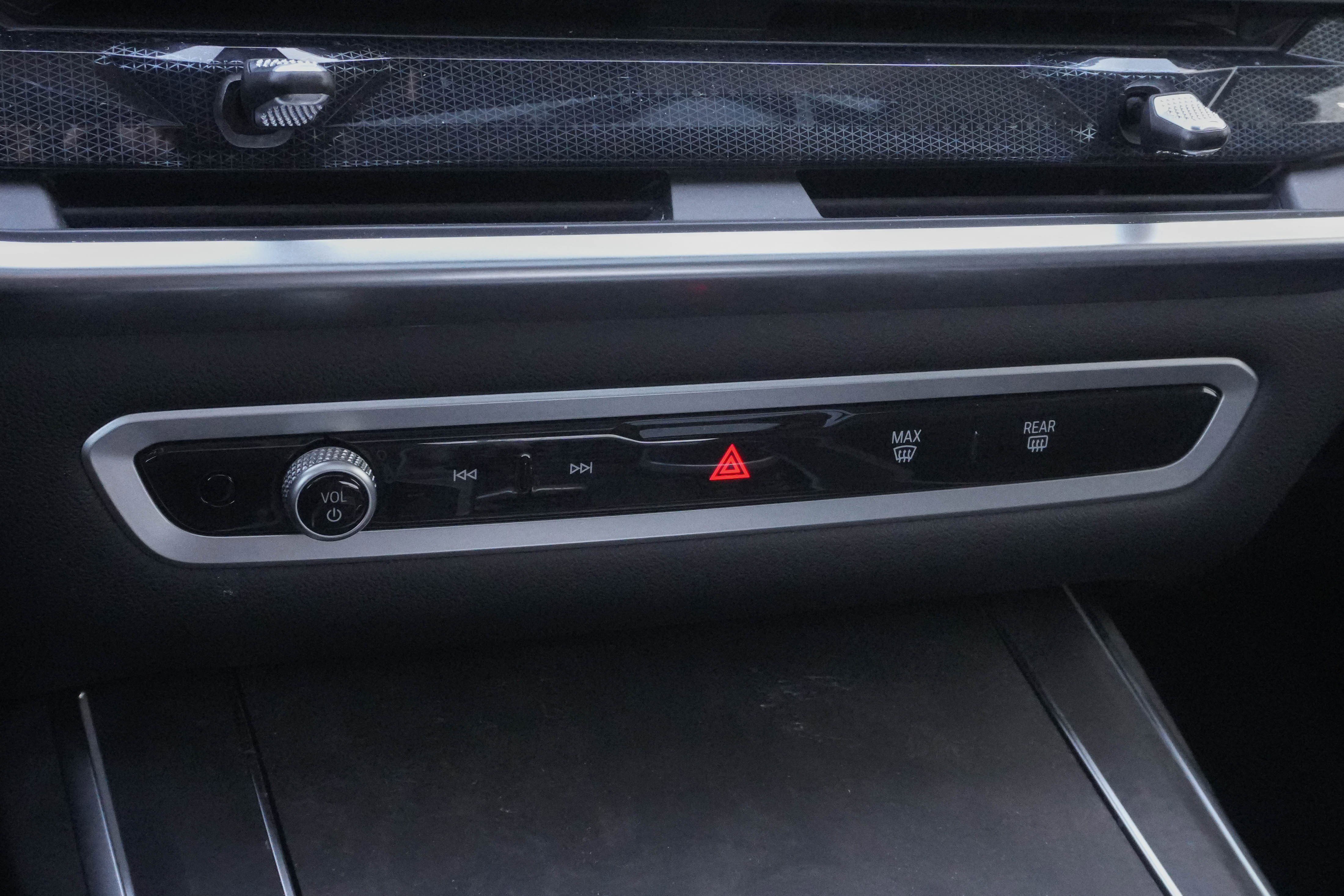 Used 2026 BMW X7 xDrive40i w/ Premium Package image 27