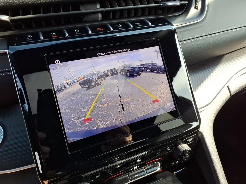 Certified 2024 Jeep Grand Cherokee Altitude AWD/4WD image 17