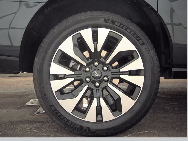 Used 2025 Ford Expedition Max Platinum w/ Driver's Package AWD/4WD image 27
