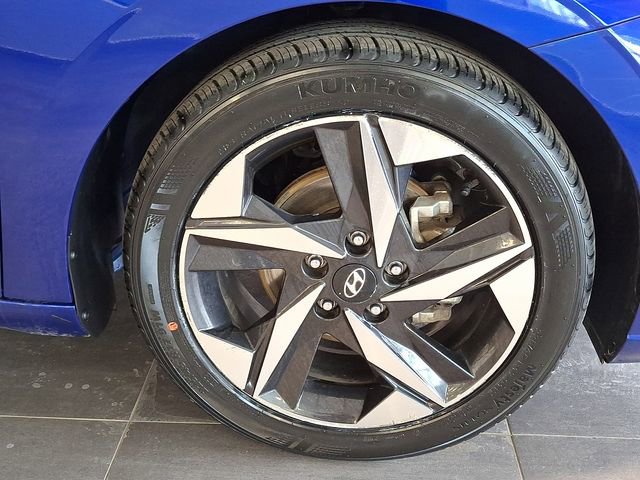 Used 2023 Hyundai Elantra Limited w/ Preferred Accessory Package image 7