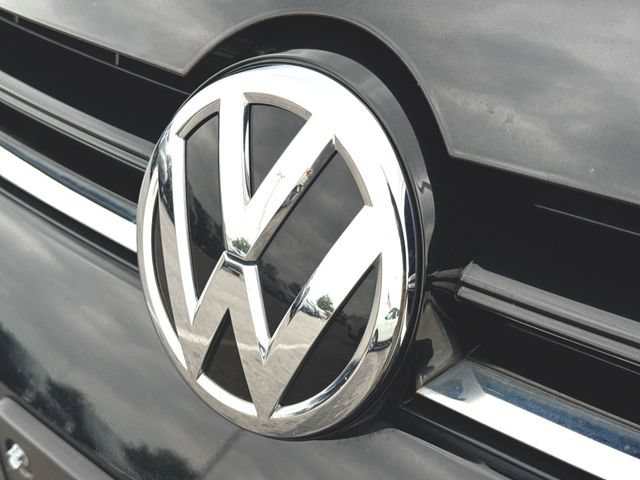 Used 2016 Volkswagen Golf 2-Door FWD image 28