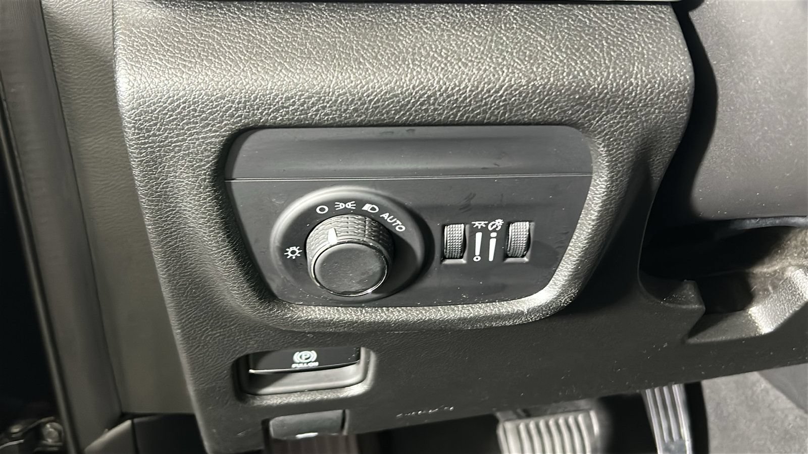 Used 2023 Jeep Grand Cherokee L Laredo AWD/4WD image 24