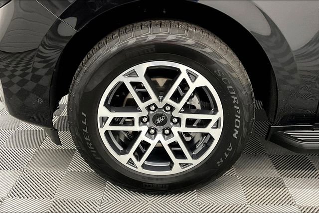 Used 2025 Ford Expedition Active image 10