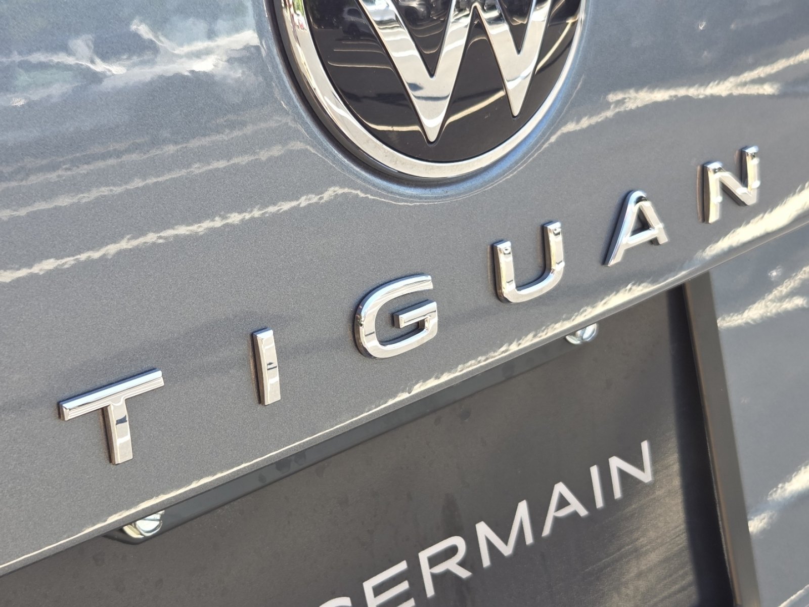 Used 2022 Volkswagen Tiguan SE R-Line AWD/4WD image 16