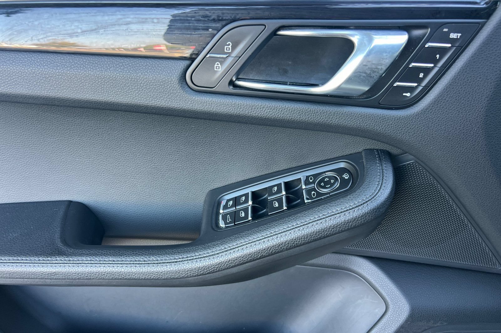 Used 2024 Porsche Macan AWD/4WD image 11