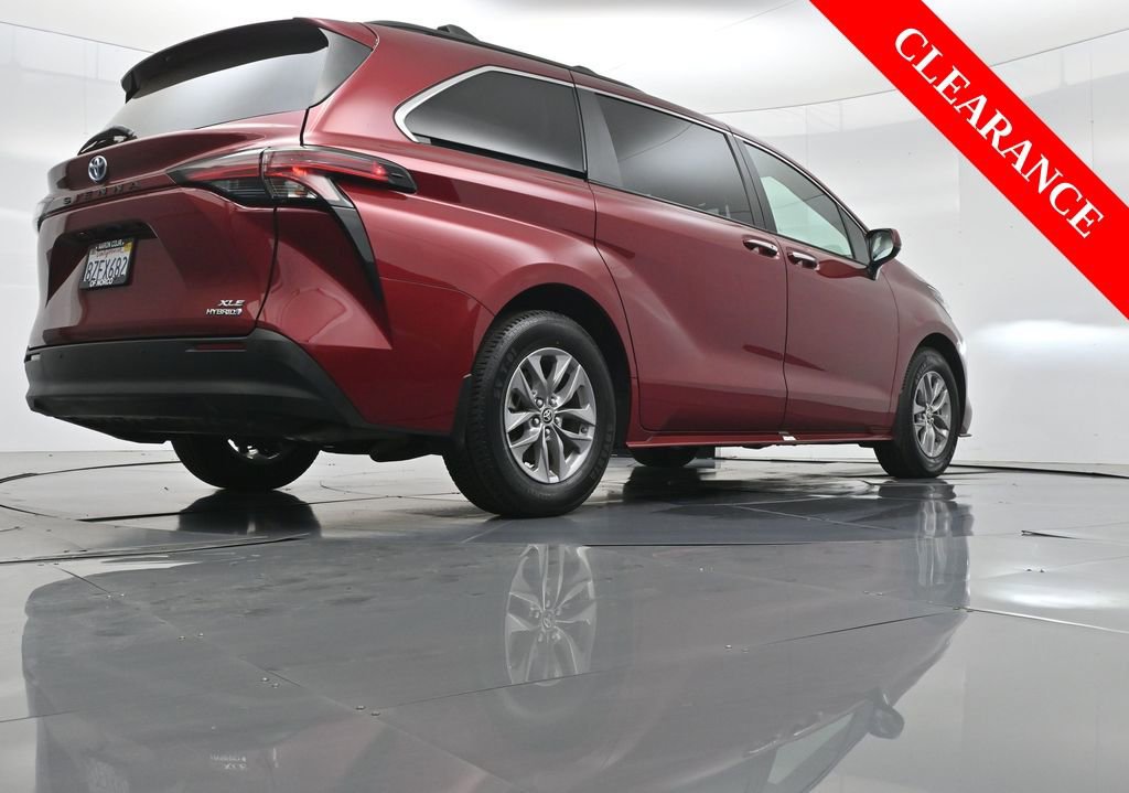 Used 2022 Toyota Sienna XLE image 51