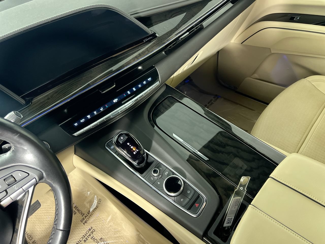 Used 2024 Cadillac Escalade Premium Luxury RWD image 23