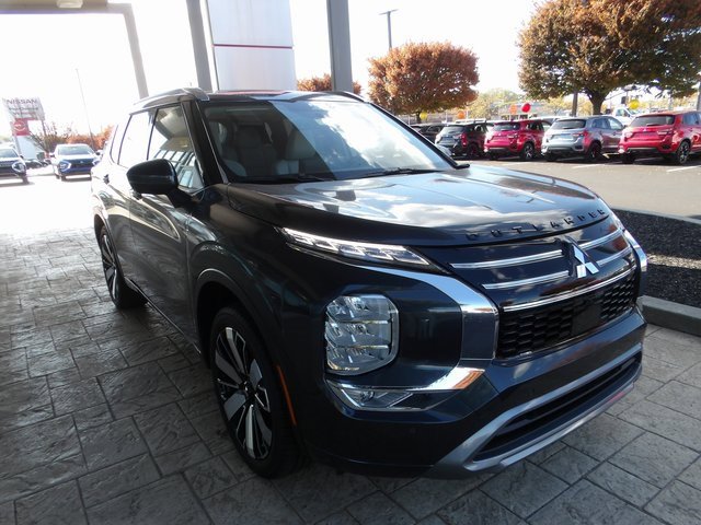 New 2025 Mitsubishi Outlander SEL image 3