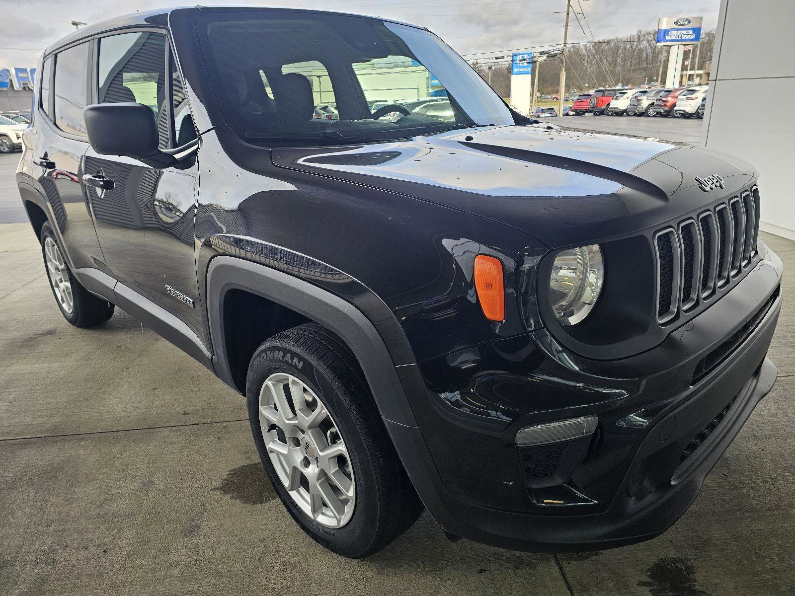 Used 2023 Jeep Renegade Latitude image 8