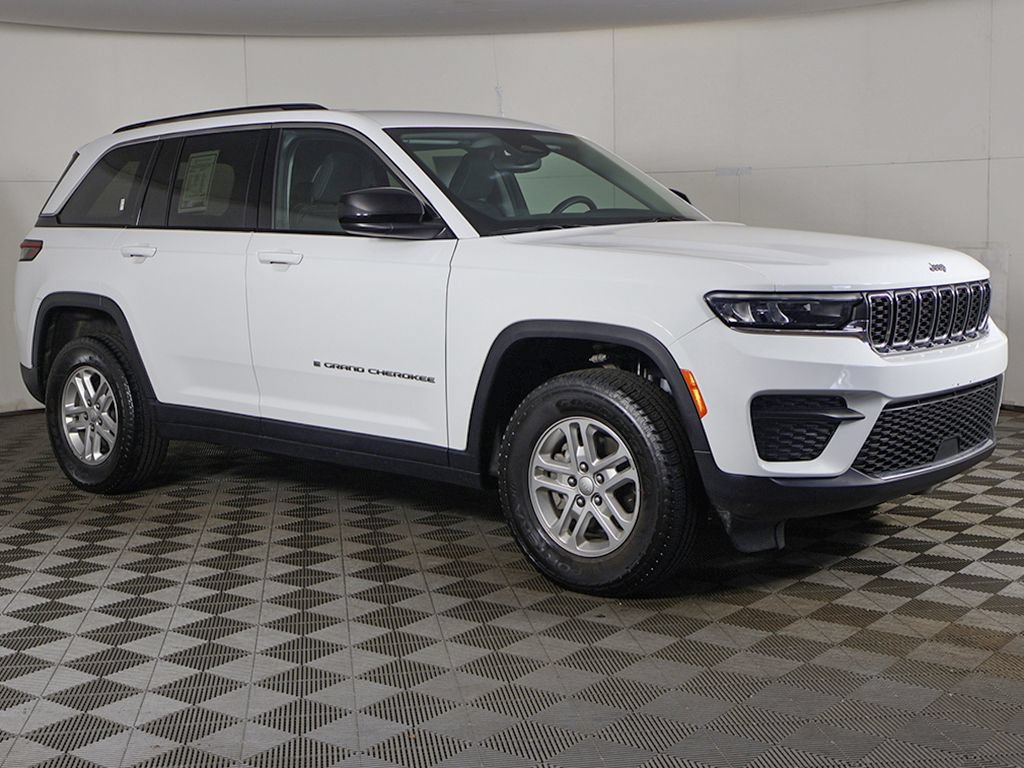 Used 2023 Jeep Grand Cherokee Laredo AWD/4WD image 45