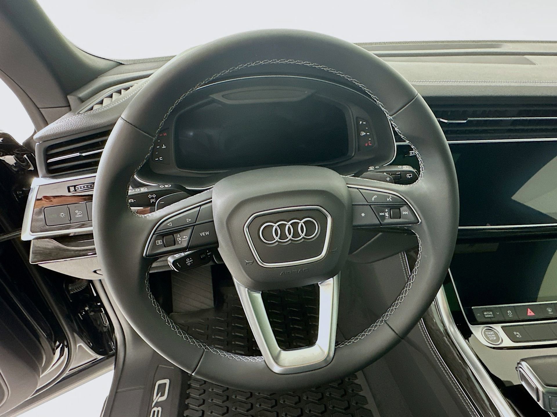 Used 2025 Audi Q8 Premium Plus image 12