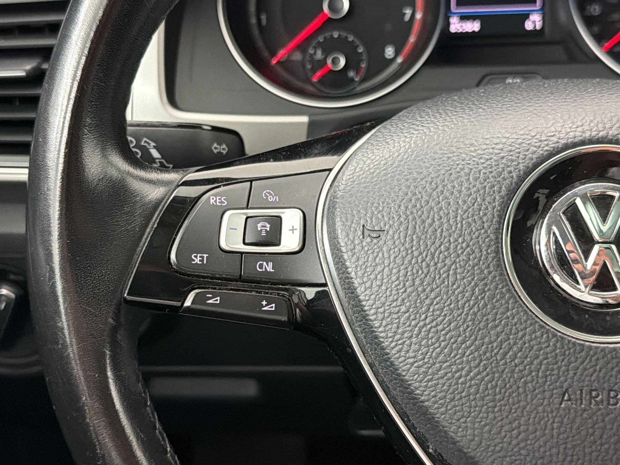 Used 2018 Volkswagen Atlas SEL w/ R-Line Package FWD image 16