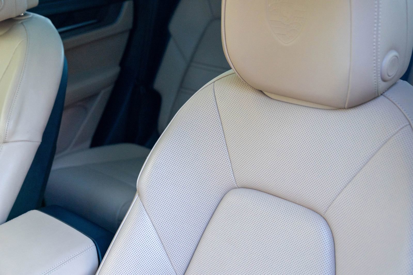 Certified 2024 Porsche Cayenne image 25