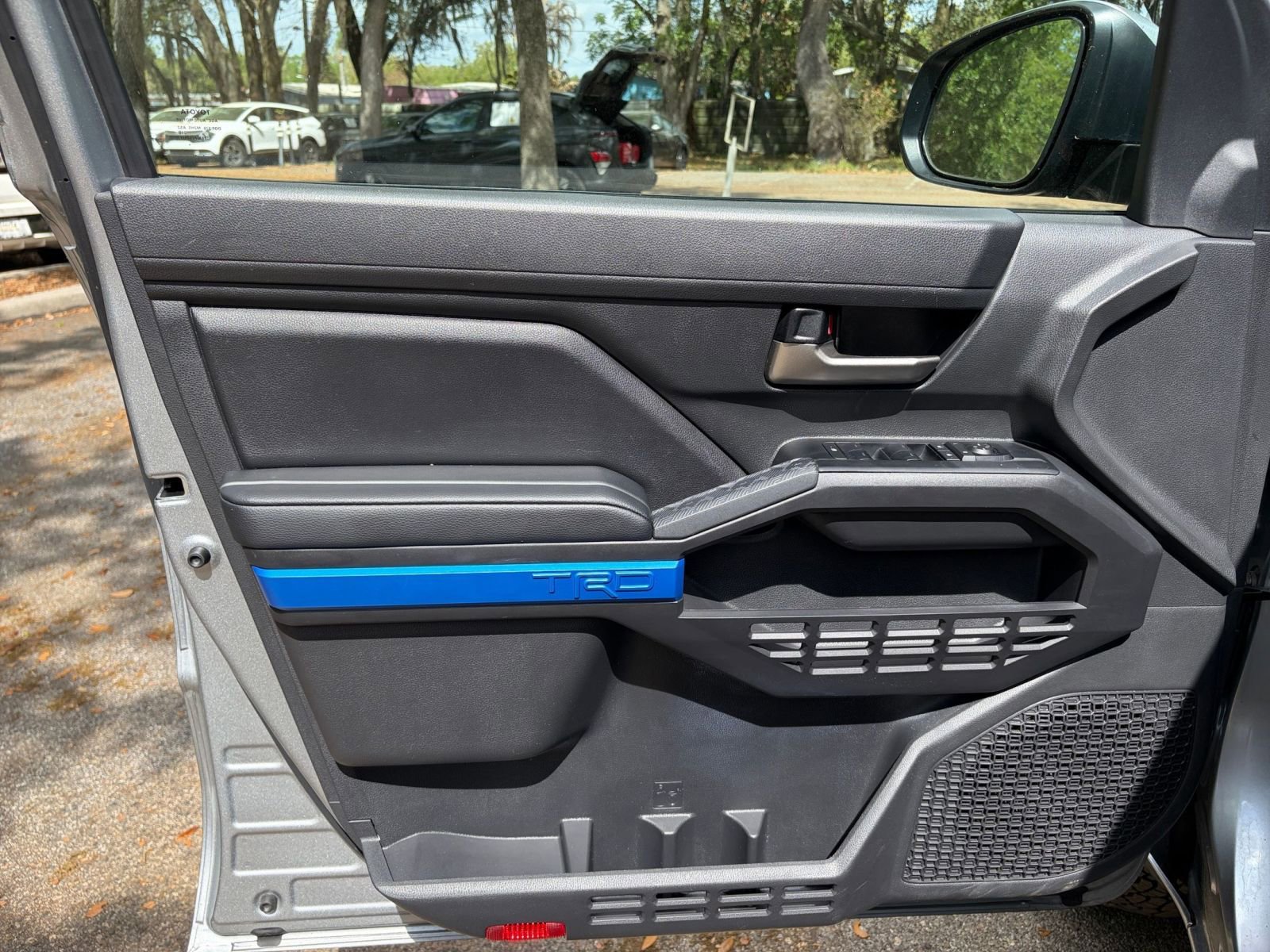 Used 2025 Toyota Tacoma TRD Off-Road image 18