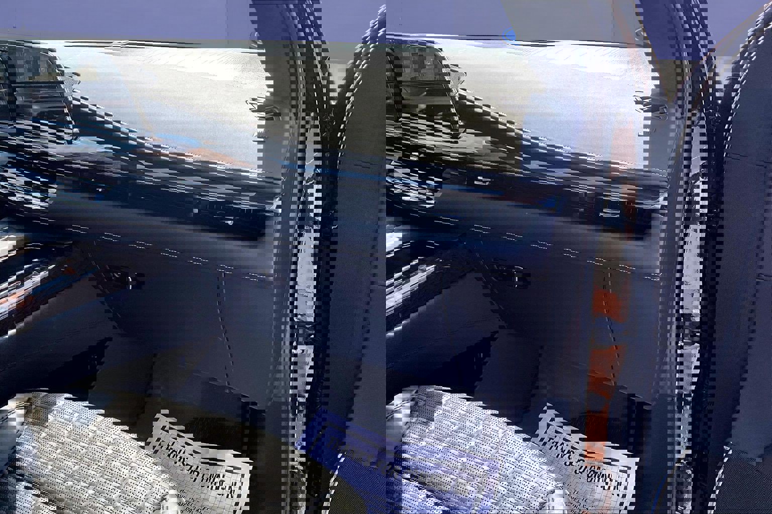 Used 2023 Cadillac Escalade Premium Luxury Platinum image 28