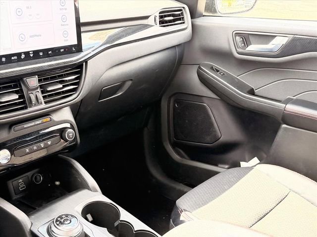Used 2024 Ford Escape ST-Line w/ Tech Pack #1 AWD/4WD image 9