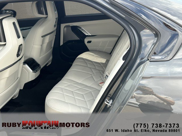 Used 2025 BMW 750e xDrive w/ Premium Package AWD/4WD image 23