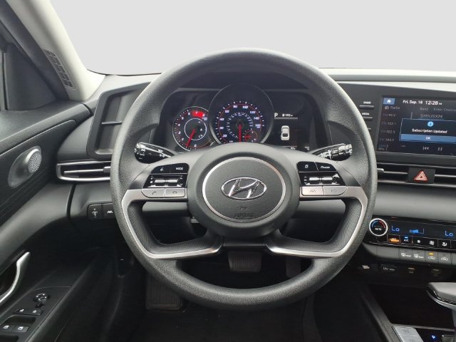 Used 2022 Hyundai Elantra SEL w/ Cargo Package FWD image 8