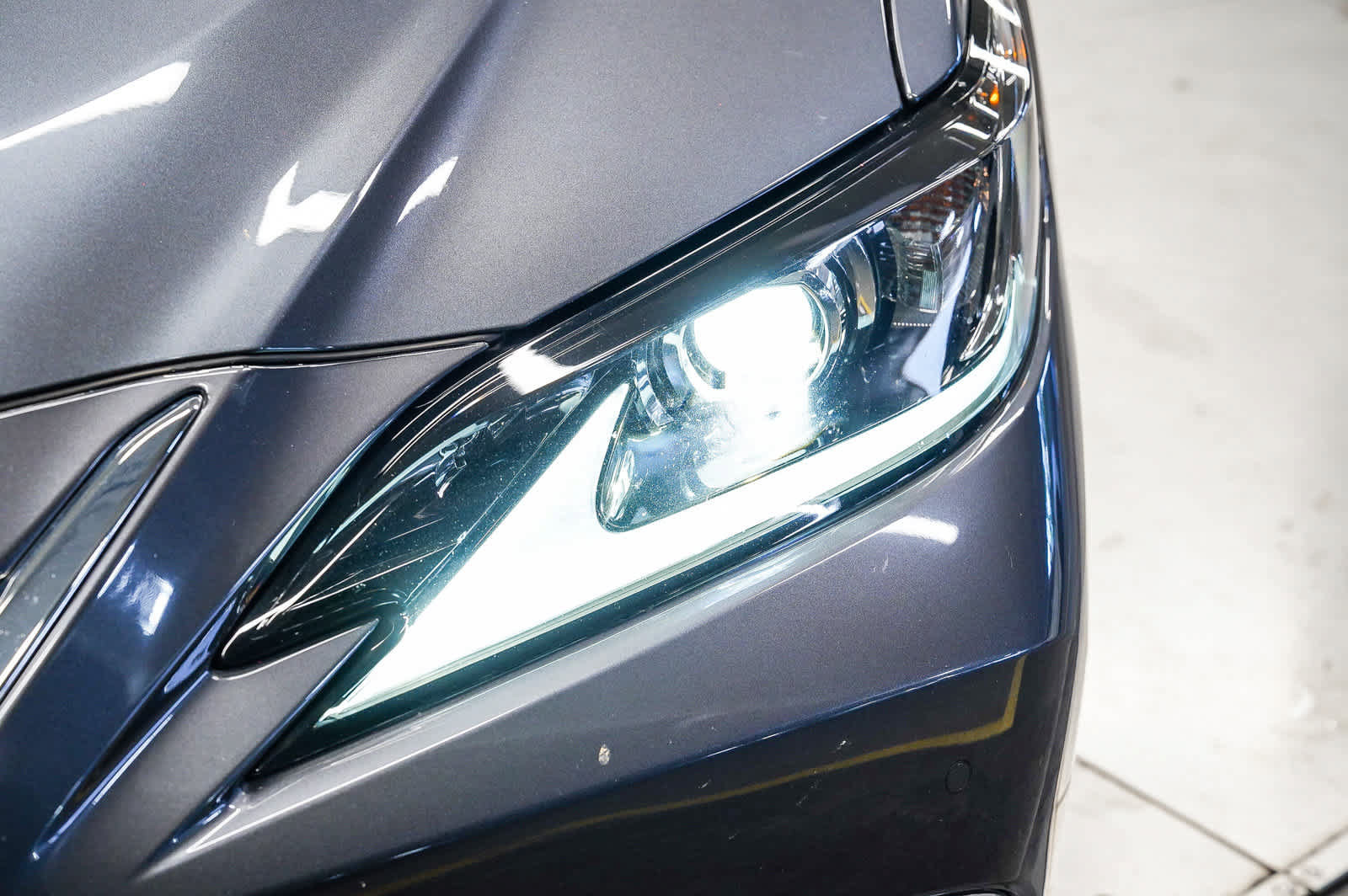 Used 2024 Lexus ES 350 w/ Premium Package FWD image 7
