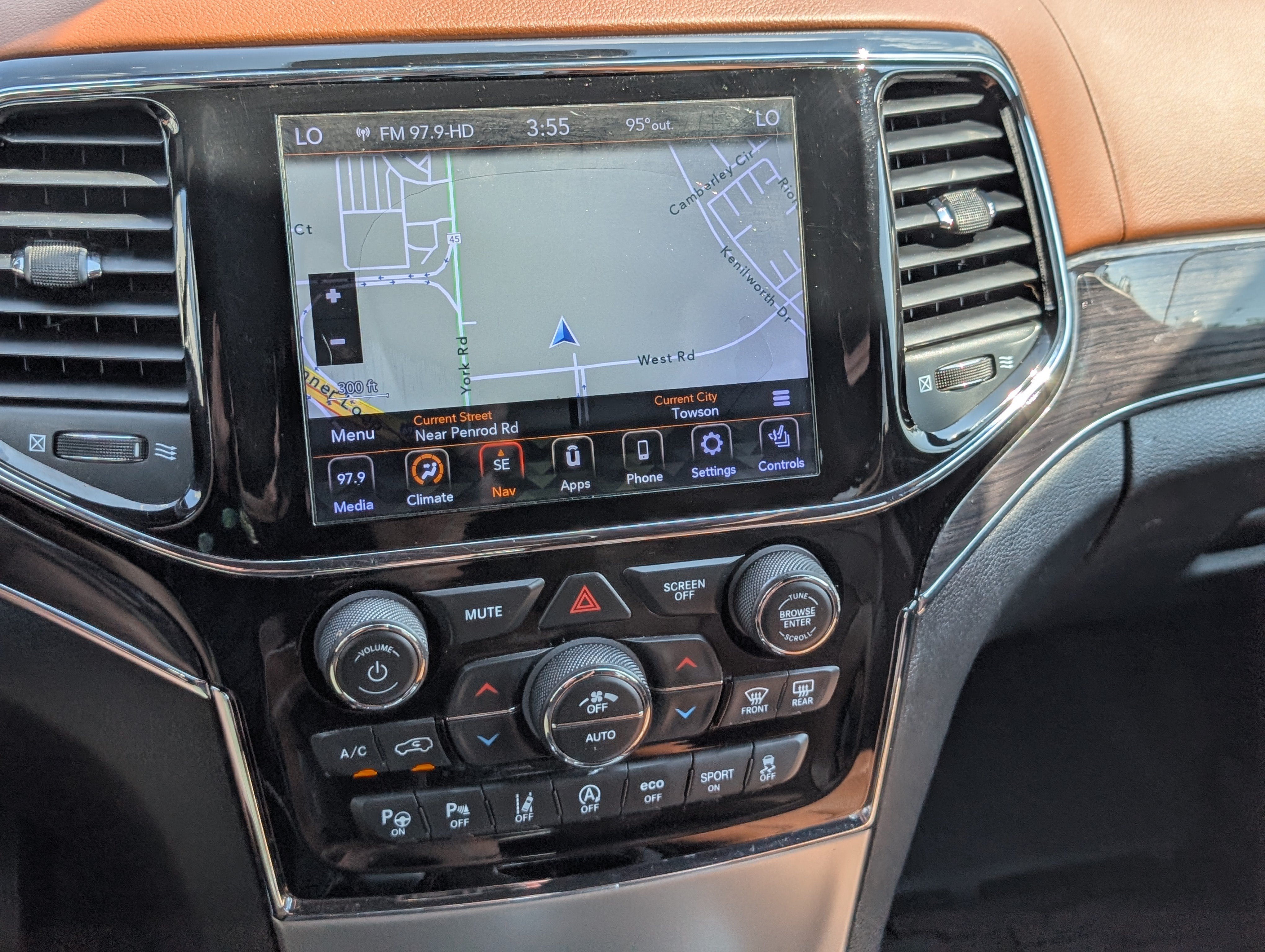 Used 2020 Jeep Grand Cherokee Overland AWD/4WD image 32