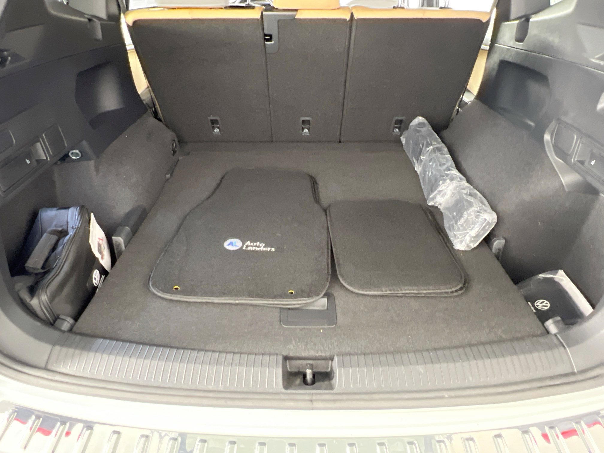 Used 2022 Volkswagen Tiguan SE AWD/4WD image 24
