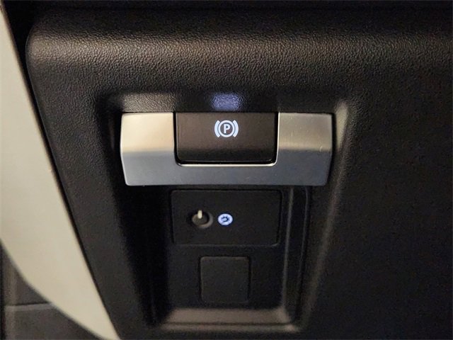 Used 2021 Land Rover Defender 110 image 21