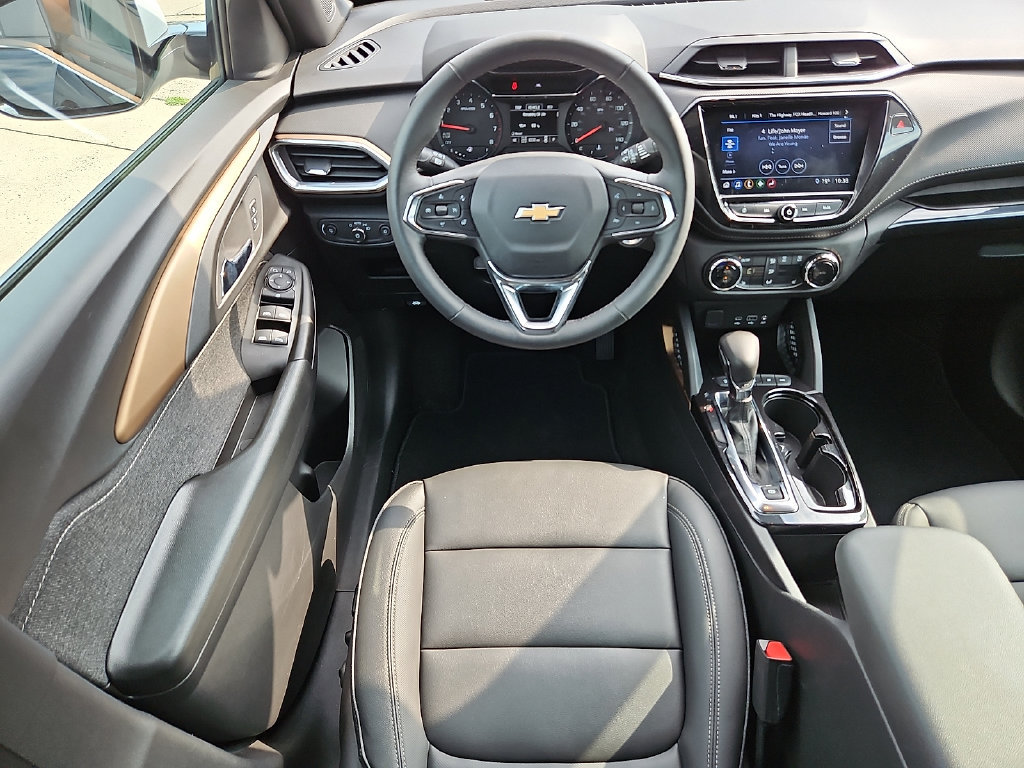 Used 2023 Chevrolet TrailBlazer ACTIV w/ Convenience Package AWD/4WD image 2