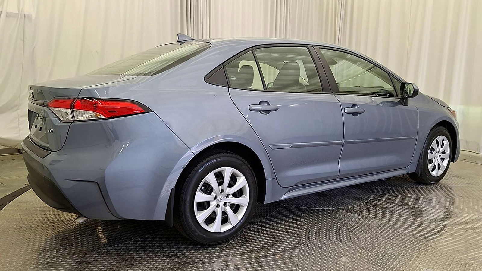 Used 2023 Toyota Corolla LE FWD image 3