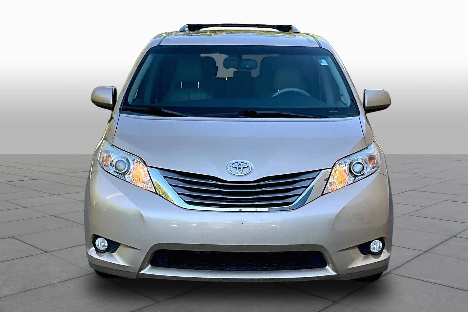 Used 2013 Toyota Sienna XLE FWD image 4