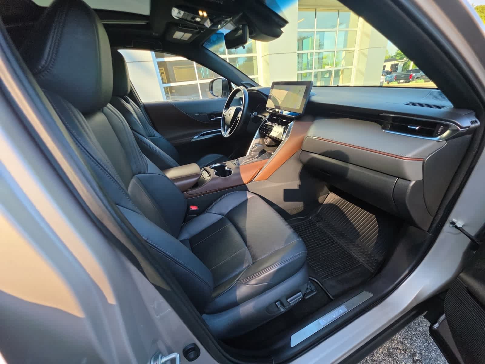 Used 2024 Toyota Venza Limited AWD/4WD image 21