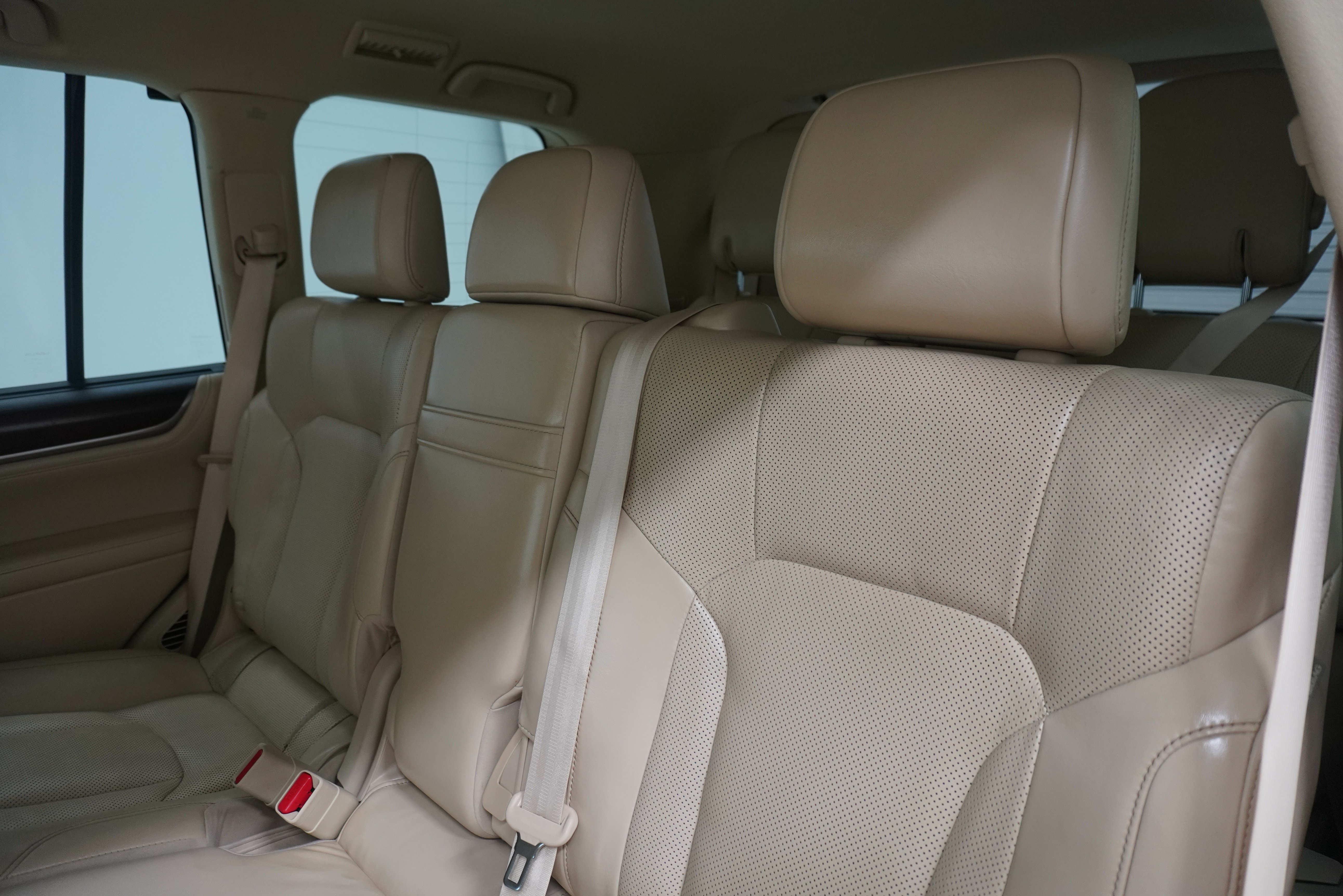 Used 2019 Lexus LX 570 4WD w/ Luxury Package image 13