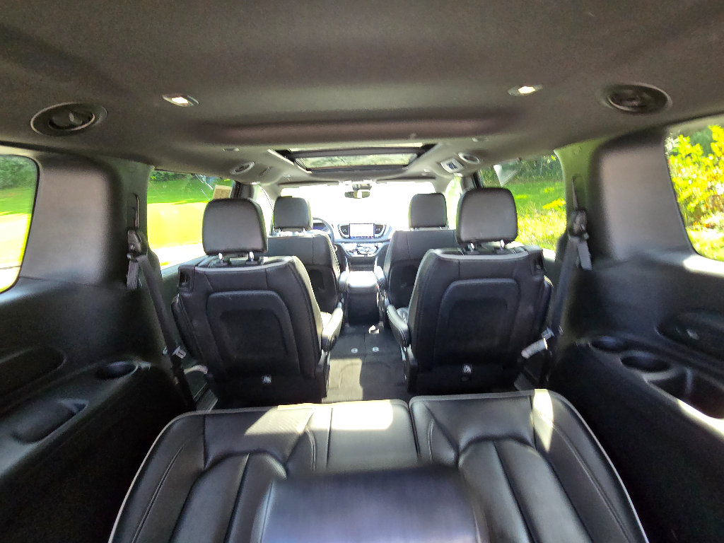 Used 2025 Chrysler Pacifica Limited FWD image 23