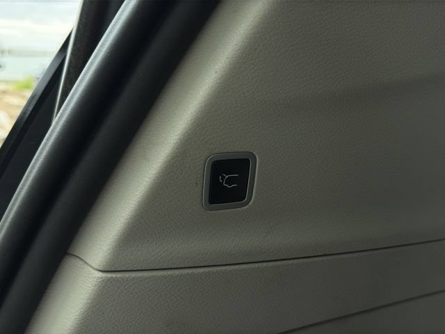 Used 2023 Chrysler Pacifica Touring-L FWD image 37