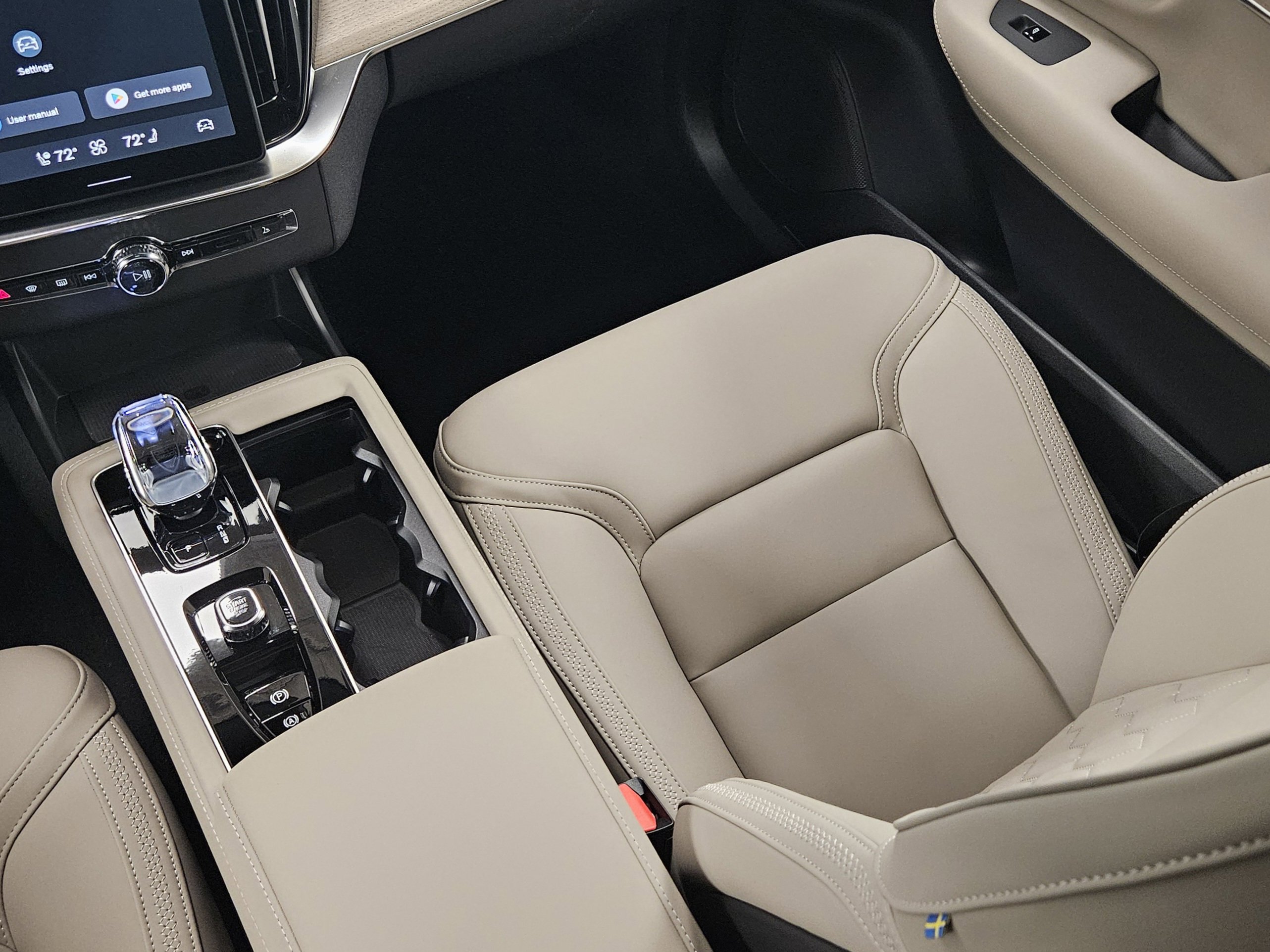 New 2026 Volvo XC90 B6 Plus w/ Protection Package Premier image 17