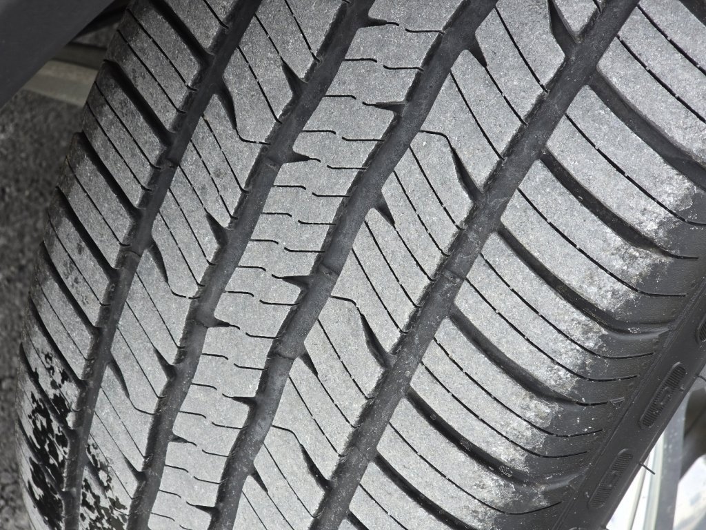 Used 2020 Ford Explorer Platinum w/ Premium Technology Package image 32