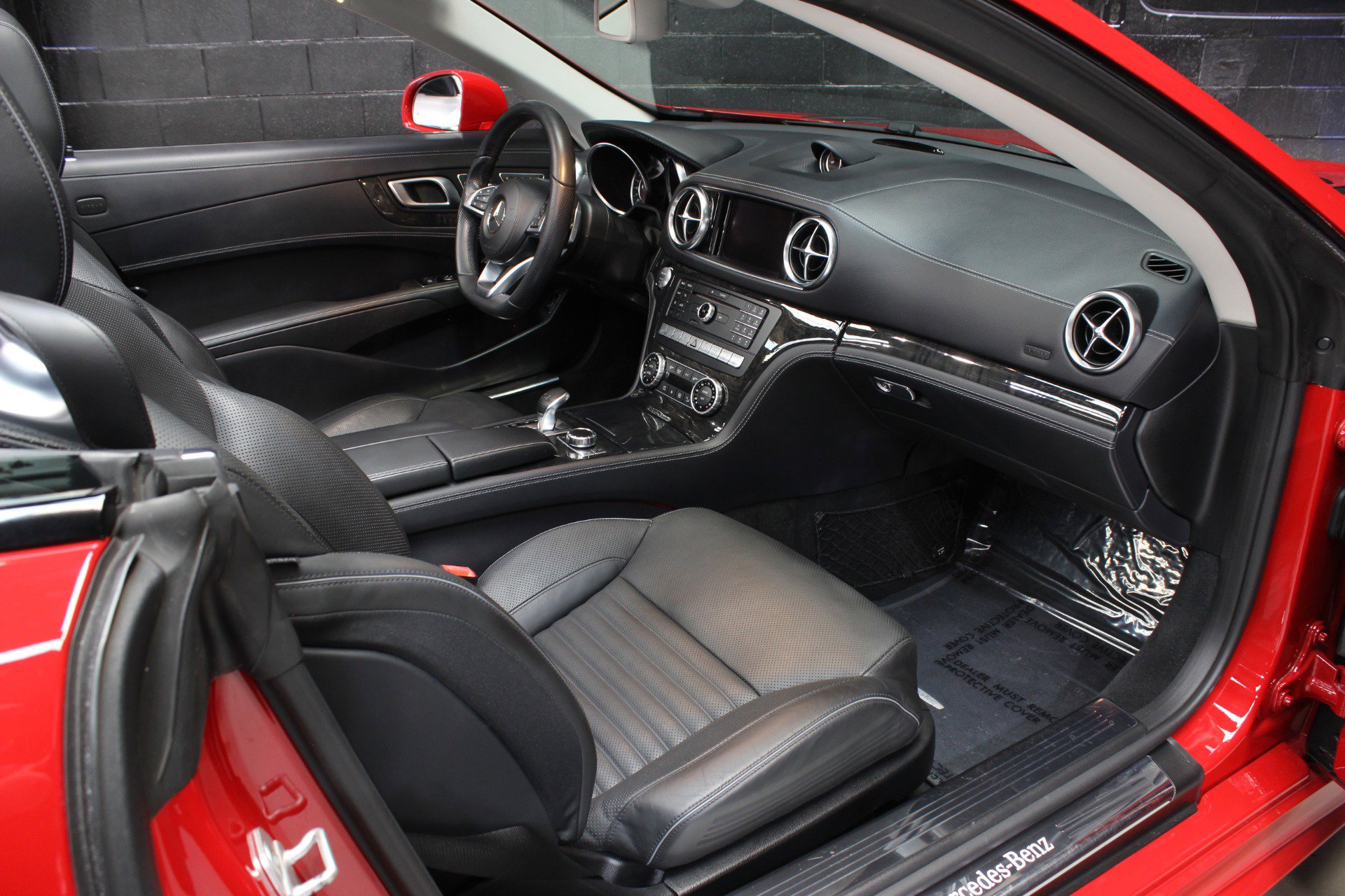 Used 2017 Mercedes-Benz SL 550 w/ Driver Assistance Package image 41