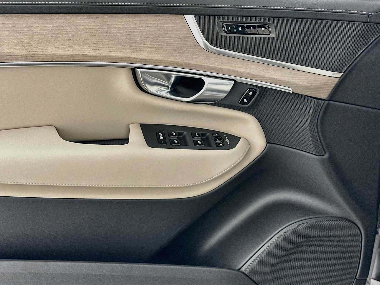 New 2026 Volvo XC90 B5 Plus AWD/4WD image 16