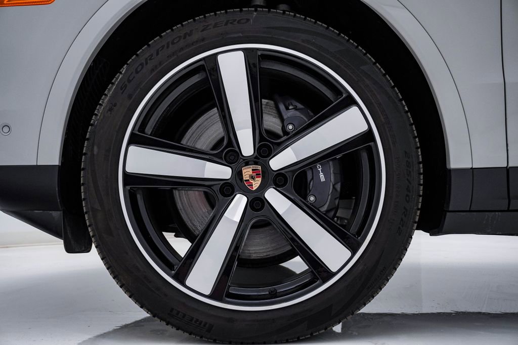 Certified 2025 Porsche Cayenne Coupe image 13