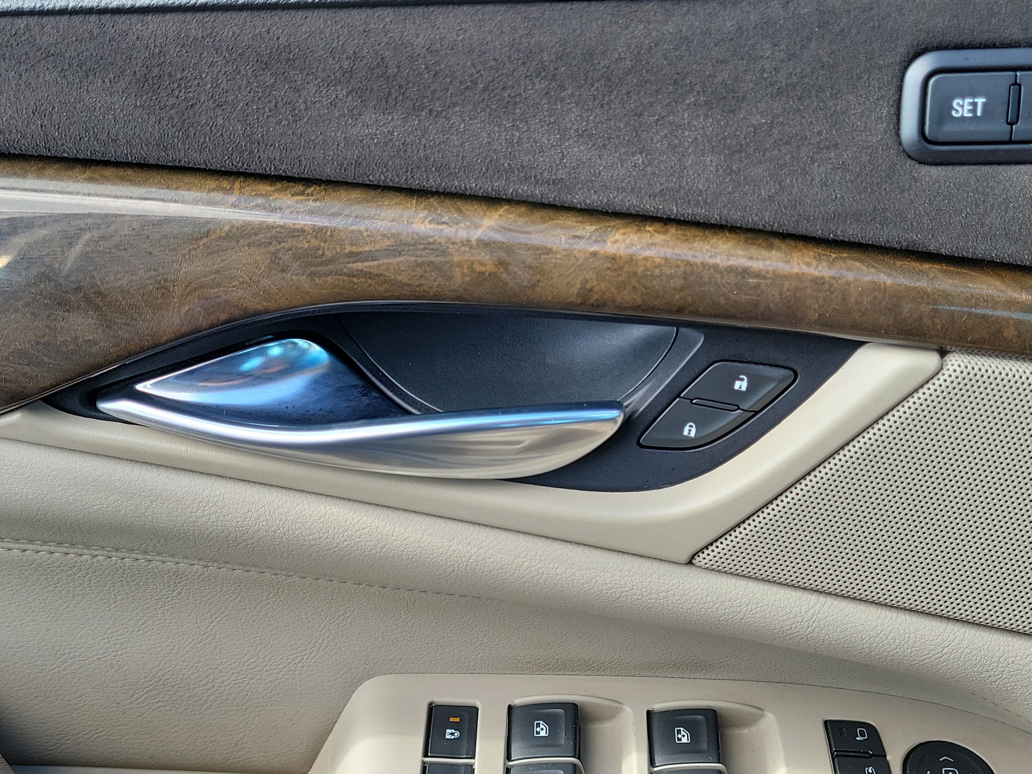 Used 2018 Cadillac Escalade Luxury image 27