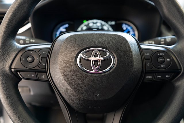 Used 2025 Toyota RAV4 XLE image 19