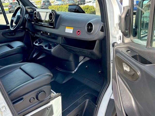 Used 2025 Mercedes-Benz Sprinter 3500 image 32
