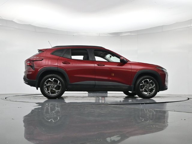 Used 2025 Chevrolet Trax LT w/ LT Convenience Package FWD image 35