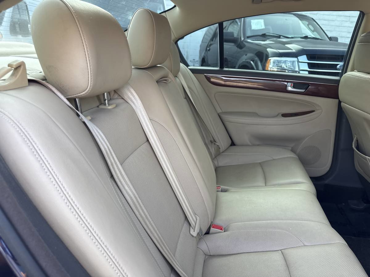 Used 2012 Hyundai Genesis 3.8 RWD image 14