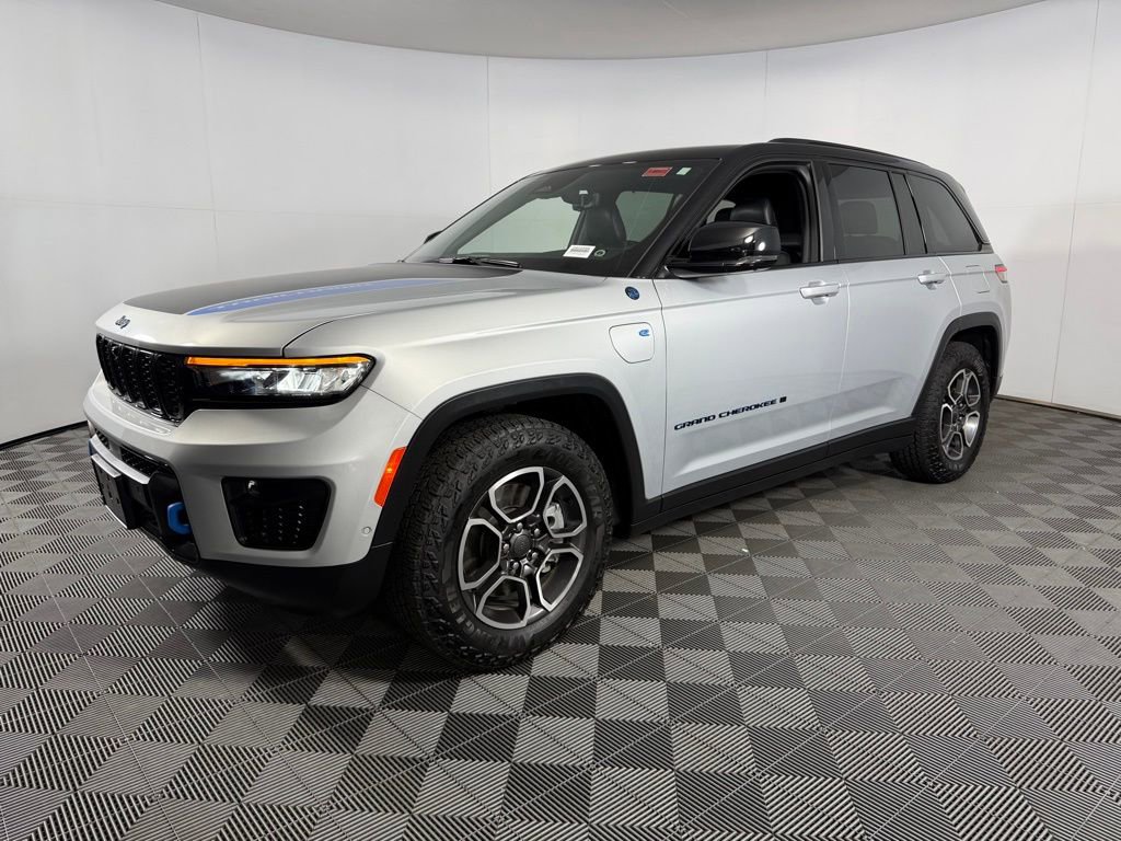 Used 2024 Jeep Grand Cherokee Trailhawk w/ Advanced Protech Group II image 3