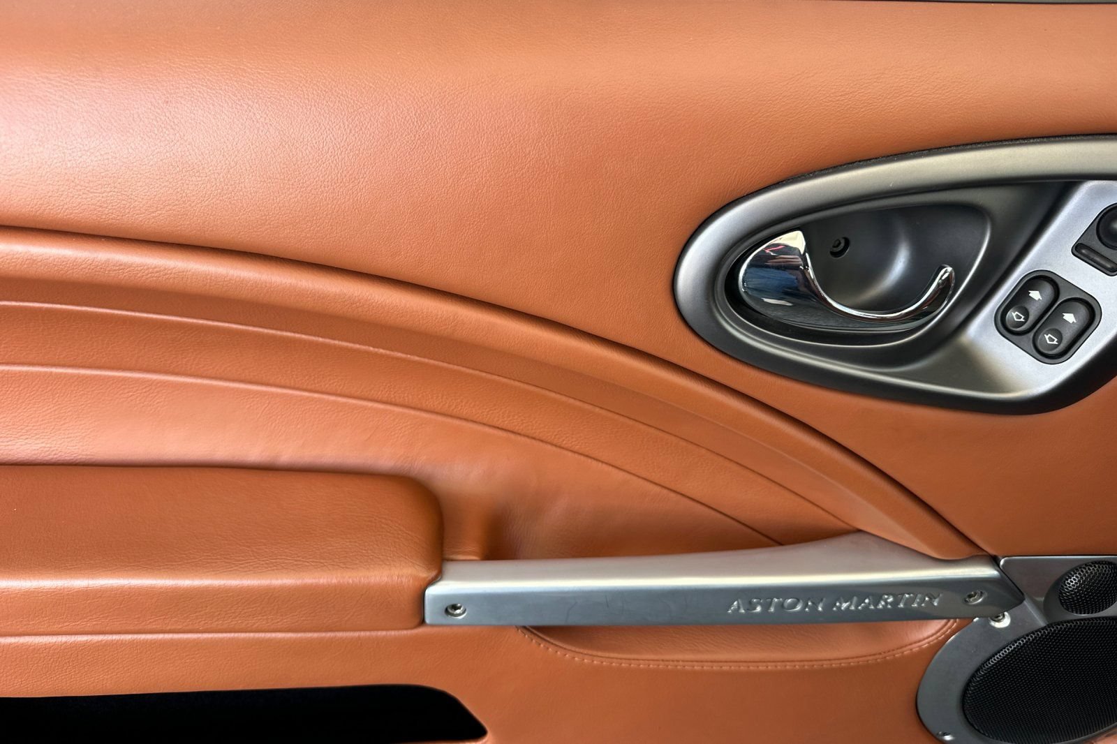 Used 2004 Aston Martin Vanquish RWD image 12