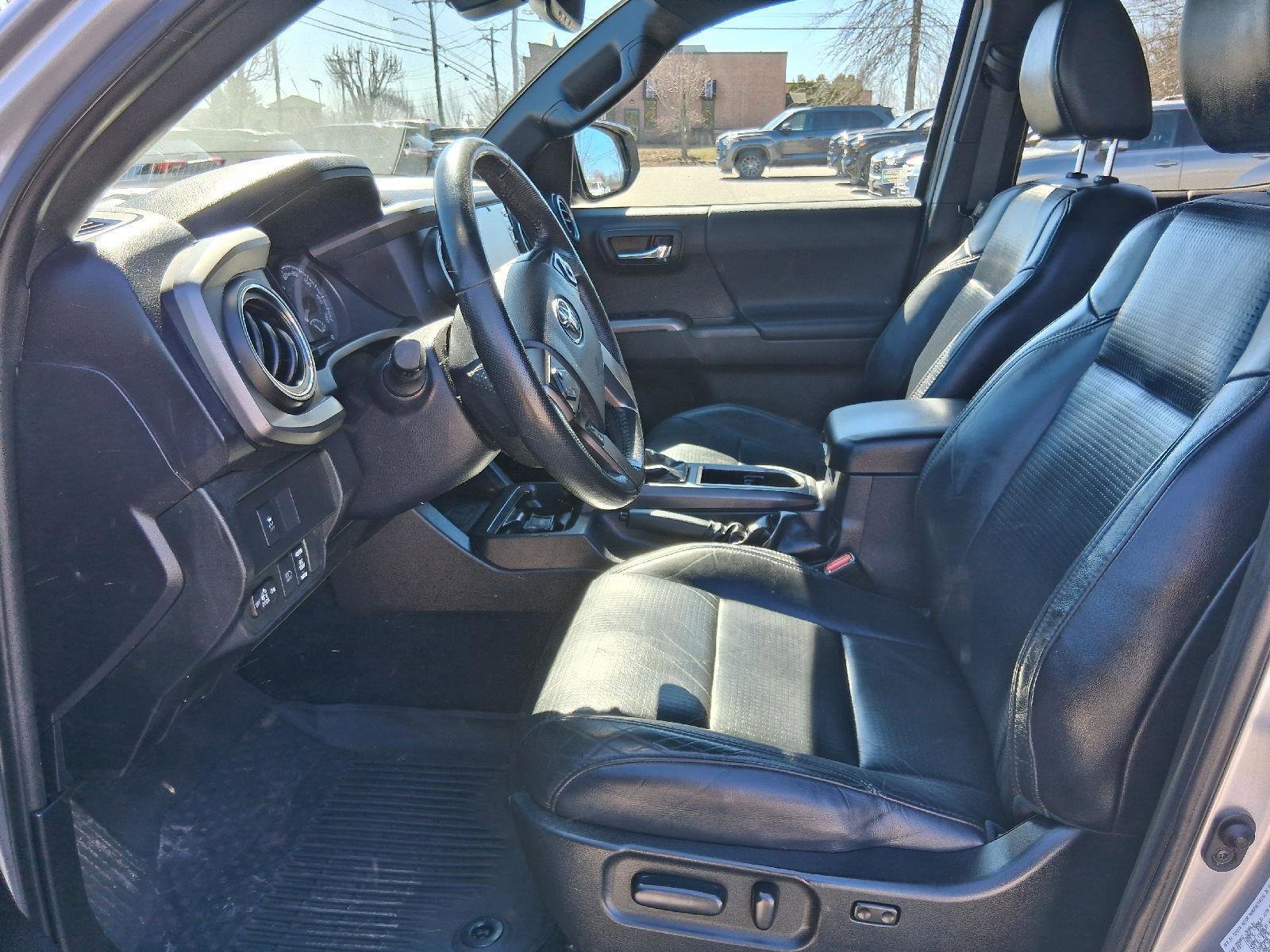 Used 2021 Toyota Tacoma TRD Sport w/ TRD Premium Sport Package image 10