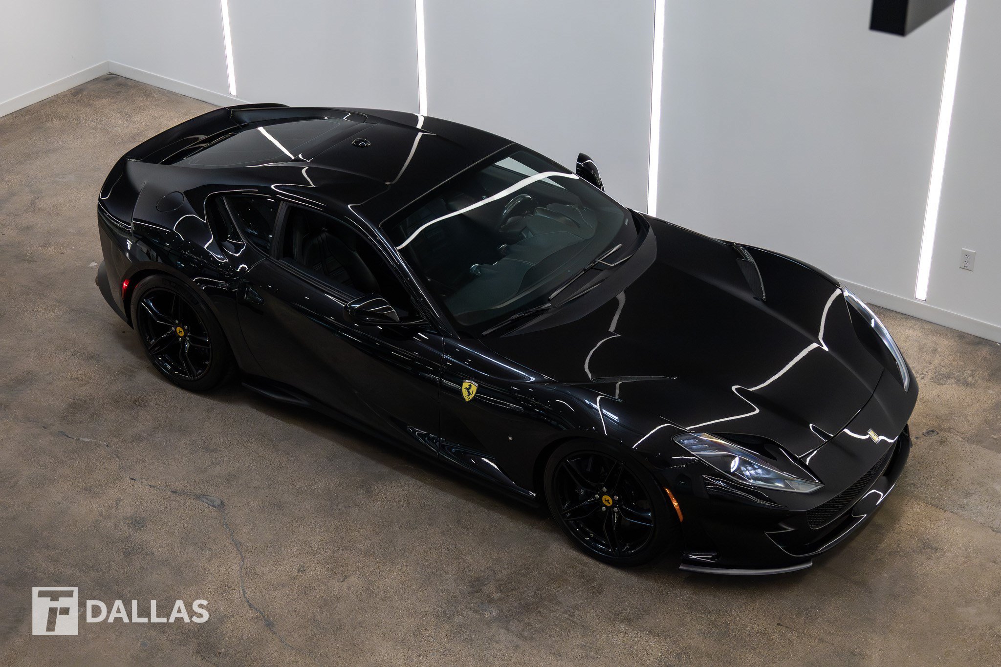 Used 2018 Ferrari 812 Superfast RWD image 16