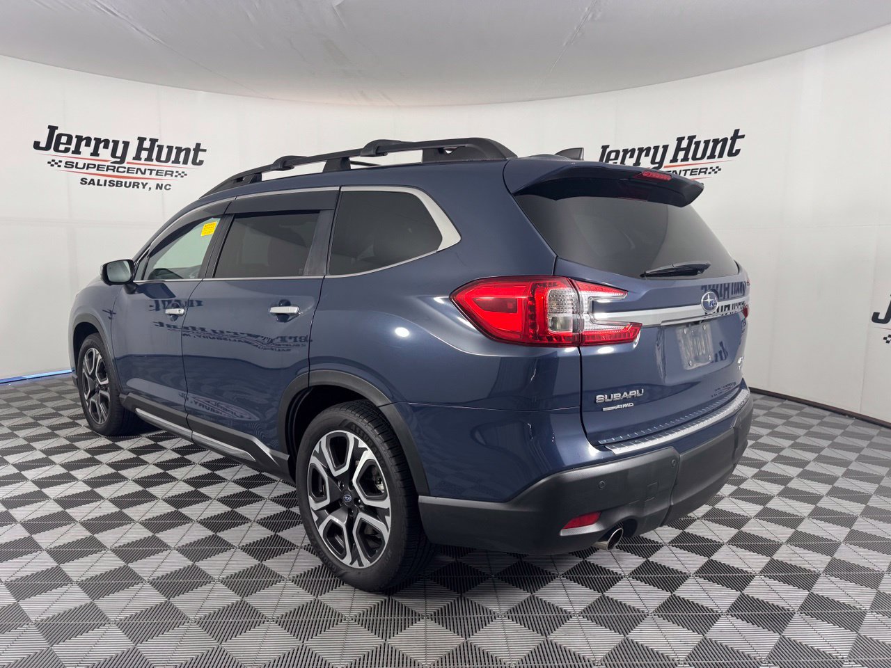 Used 2023 Subaru Ascent Touring AWD/4WD image 9