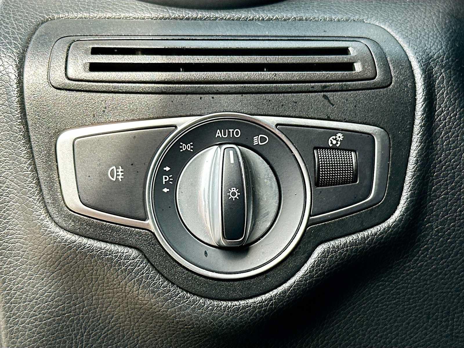 Used 2021 Mercedes-Benz GLC 300 image 10
