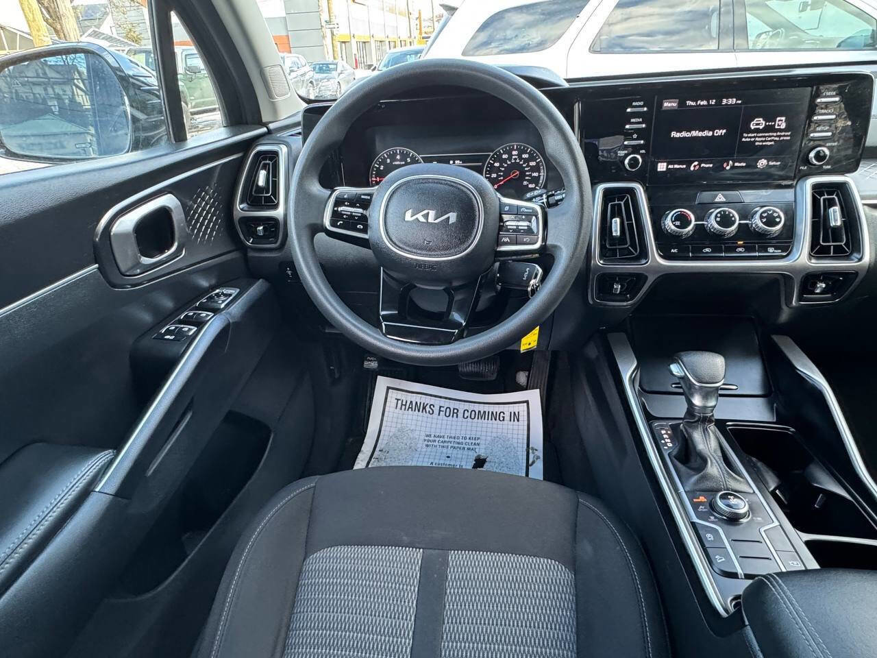 Used 2023 Kia Sorento LX image 16